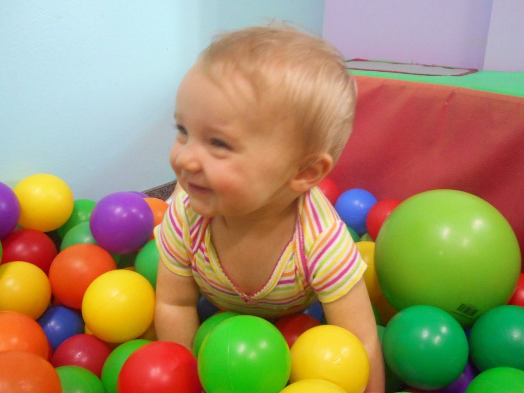 baby ball pit with balls included